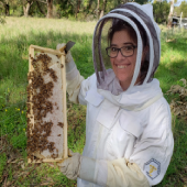 dani+beekeeping+1.jpeg